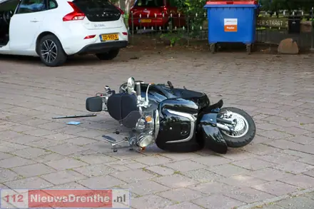 Scooterrijder gewond door aanrijding in Emmen — foto 2 van 3