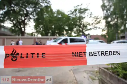 Scooterrijder ernstig gewond na botsing met garagebox in Emmen — foto 2 van 6