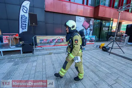 Brandweerlieden Emmer-Compascuum beklimmen 600 trappen WTC — foto 2 van 5