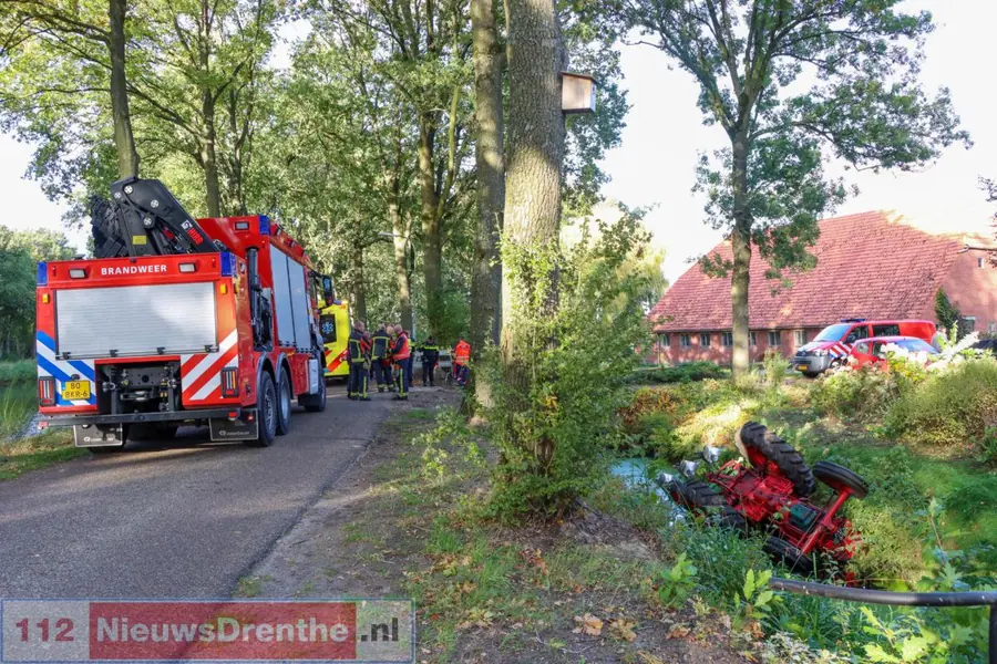 Trekker belandt in sloot in Sellingen, bestuurder bevrijd