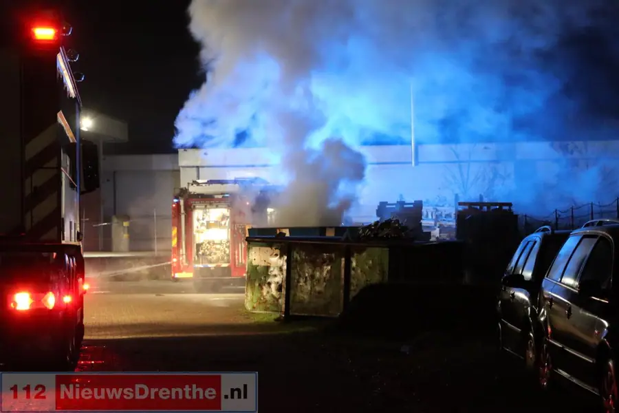 Geen industrie brand maar container brand waar brandweer voor uitrukt in Emmen.