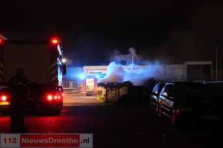 Geen industrie brand maar container brand waar brandweer voor uitrukt in Emmen. — foto 2 van 2