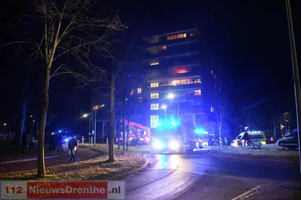 Uitslaande brand in appartementencomplex aan de Thorbeckelaan in Assen — foto 3 van 4
