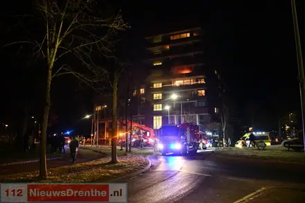 Uitslaande brand in appartementencomplex aan de Thorbeckelaan in Assen — foto 4 van 4
