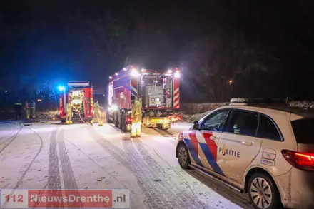 Zeecontainer brand uit aan de Waanderweg in Emmen — foto 3 van 4