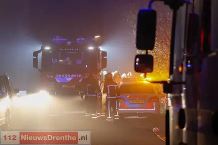 Uitslaande brand in stal in Dalen — foto 2 van 8