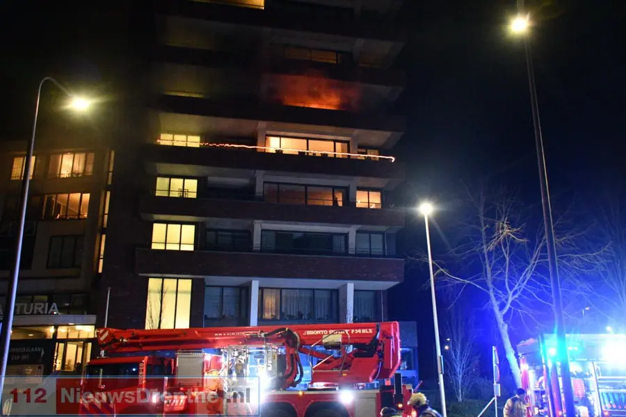 Uitslaande brand in appartementencomplex aan de Thorbeckelaan in Assen