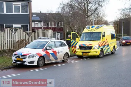 Voertuig flink beschadigd bij ongeval aan de Brinkenweg in Emmen — foto 2 van 2