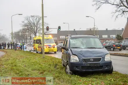 Brommerrijder gewond bij aanrijding op kruising in Emmen — foto 2 van 3