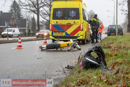 Brommerrijder gewond bij aanrijding op kruising in Emmen — foto 3 van 3