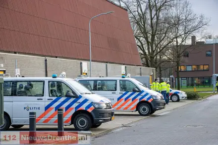 Grote verkeerscontrole door de politie in Emmen, meerdere bekeuringen geschreven — foto 2 van 5