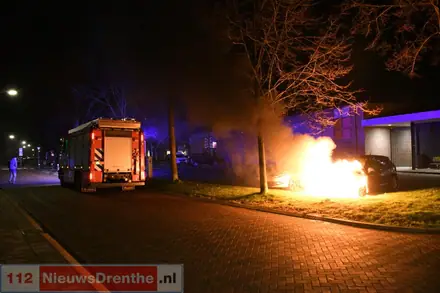 Auto fors beschadigd door brand in Assen — foto 2 van 2