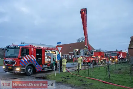 Brandweer blust schoorsteenbrand in Roswinkel — foto 3 van 3