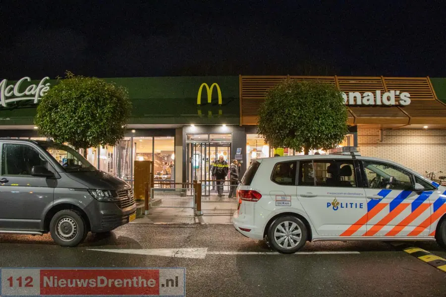 Tweetal overvalt McDonald’s Emmen, mogelijk schot gelost