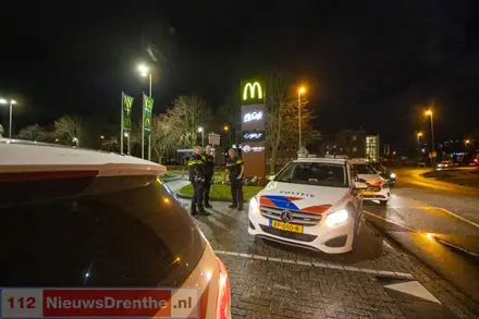 Overval bij McDonald’s in Emmen, politie zoekt tweetal — foto 4 van 5