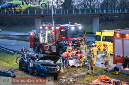 Ongeluk op Rondweg in Emmen, twee zwaargewonden — foto 2 van 6