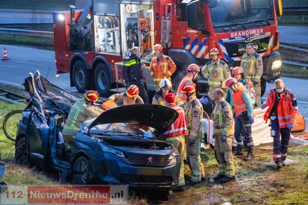 Ongeluk op Rondweg in Emmen, twee zwaargewonden — foto 3 van 6