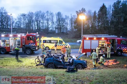 Ongeluk op Rondweg in Emmen, twee zwaargewonden — foto 4 van 6