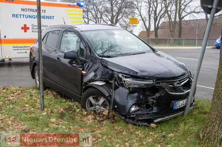 Vier personen gewond na ongeval op Große Straße in Lindloh (DE) — foto 5 van 6