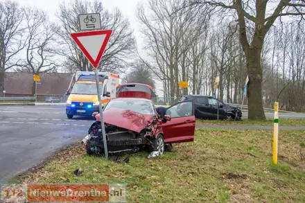 Vier personen gewond na ongeval op Große Straße in Lindloh (DE) — foto 1 van 6