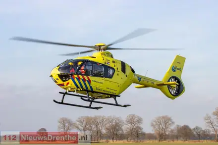Bestelbus en vrachtwagen botsen op N34 bij Emmen, één gewonde — foto 7 van 12