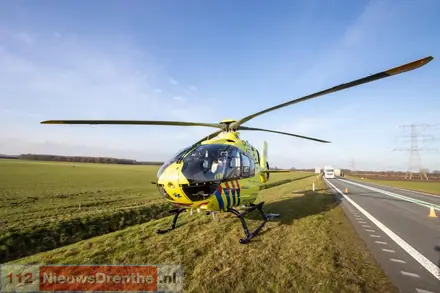Bestelbus en vrachtwagen botsen op N34 bij Emmen, één gewonde — foto 11 van 12