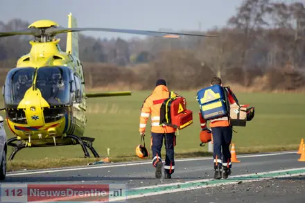 Bestelbus en vrachtwagen botsen op N34 bij Emmen, één gewonde — foto 12 van 12
