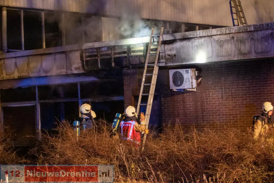 Veel rookontwikkeling bij brand in leegstaand pand in Emmen