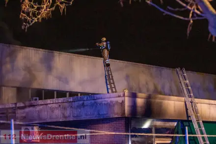 Veel rookontwikkeling bij brand in leegstaand pand in Emmen — foto 2 van 3