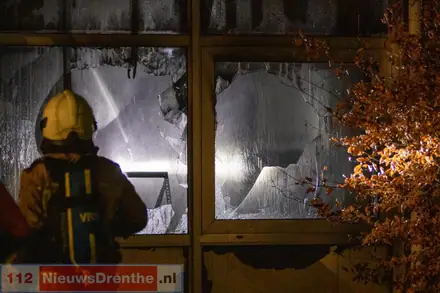 Veel rookontwikkeling bij brand in leegstaand pand in Emmen — foto 3 van 3