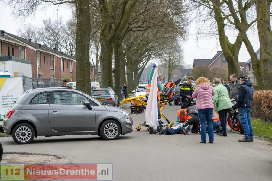 Motorrijder gewond na botsing met auto in Veenoord