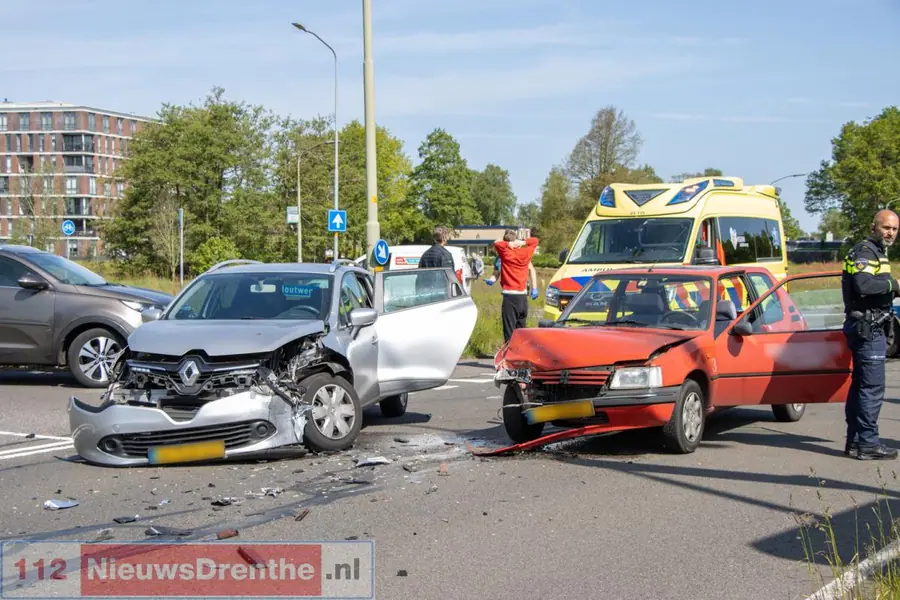 Auto’s zwaar beschadigd bij ongeval op kruispunt