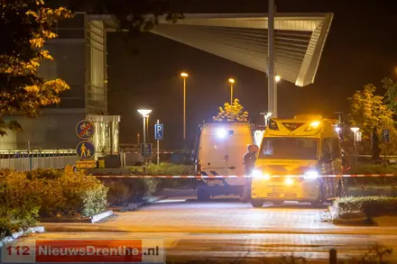 Verdacht pakketje aangetroffen bij hoofdingang van het Scheper ziekenhuis Emmen — foto 5 van 7