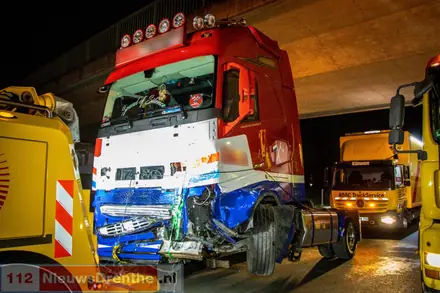 Twee dode na zwaar verkeersongeval op de B402 nabij Meppen (DE) — foto 2 van 2