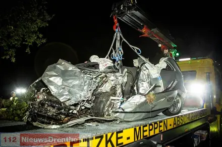 Twee dode na zwaar verkeersongeval op de B402 nabij Meppen (DE) — foto 1 van 2