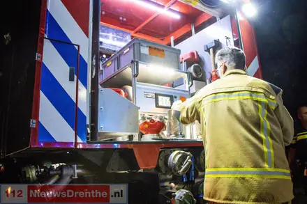 Uitslaande dak brand verwoest woning in Emmen — foto 4 van 4
