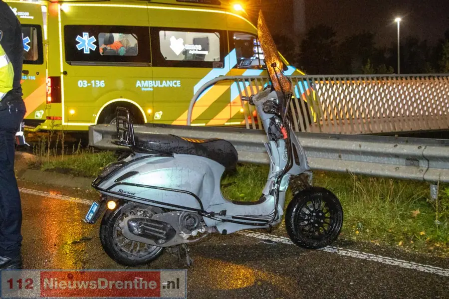 Automobilist en scooterrijder komen in botsing aan de Statenweg in Emmen