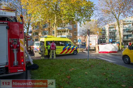 Persoon overleden na botsing tussen scootmobiel en vrachtwagen in Emmen — foto 2 van 3