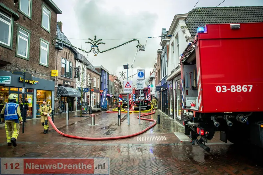 Uitslaande brand in woning zorgt voor grote rookontwikkeling in Coevorden [Video]