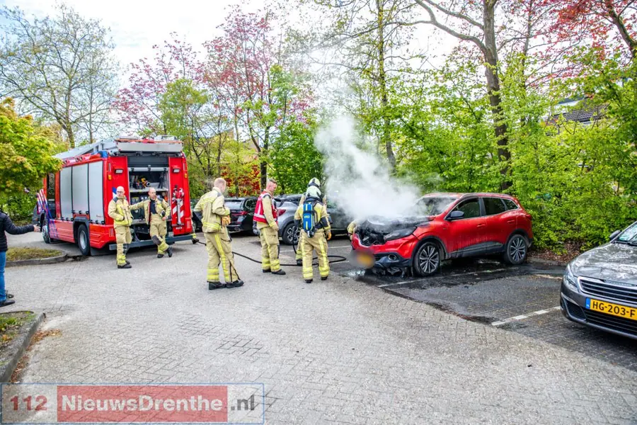 Auto in de brand aan de Spehornerbrink in Emmen