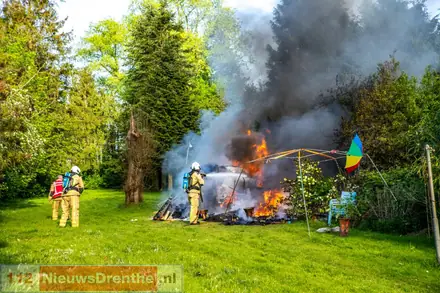 Stevige rookontwikkeling bij brand in Emmen — foto 5 van 5