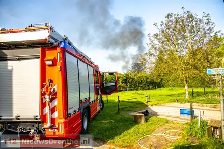 Stevige rookontwikkeling bij brand in Emmen — foto 4 van 5