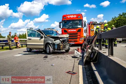 Nederlandse auto en vrachtwagen botsen op B402 in Duitsland [Video] — foto 4 van 6