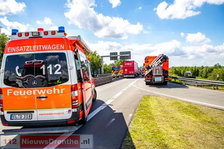 Nederlandse auto en vrachtwagen botsen op B402 in Duitsland [Video] — foto 5 van 6