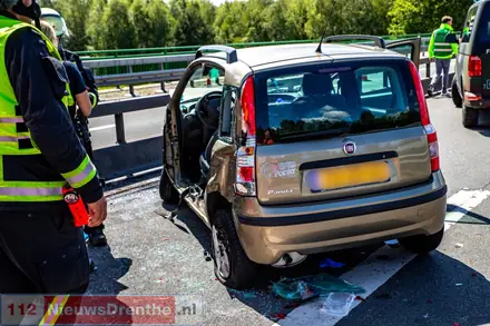 Nederlandse auto en vrachtwagen botsen op B402 in Duitsland [Video] — foto 6 van 6