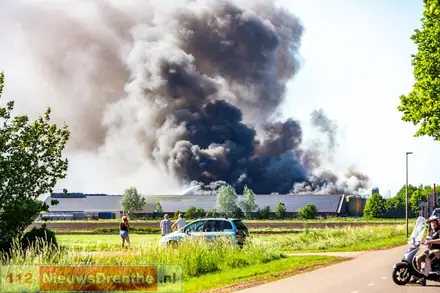 Grote brand bij varkensboerderij in Mussel [Video] — foto 2 van 4
