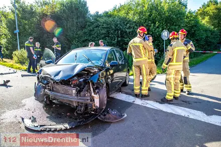 Twee gewonden na ongeval in Klazienaveen — foto 4 van 5