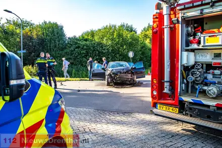 Twee gewonden na ongeval in Klazienaveen — foto 3 van 5