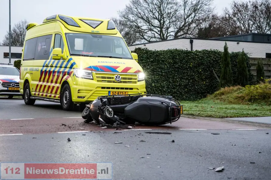 Vrouw gewond na forse botsing in Emmen