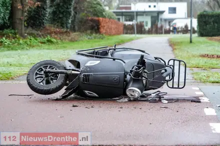 Vrouw gewond na forse botsing in Emmen — foto 1 van 3